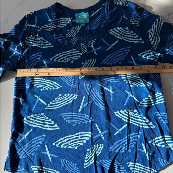 Escapada Blue V-Neck Patterned Blouse size Large - Picture 3 of 5